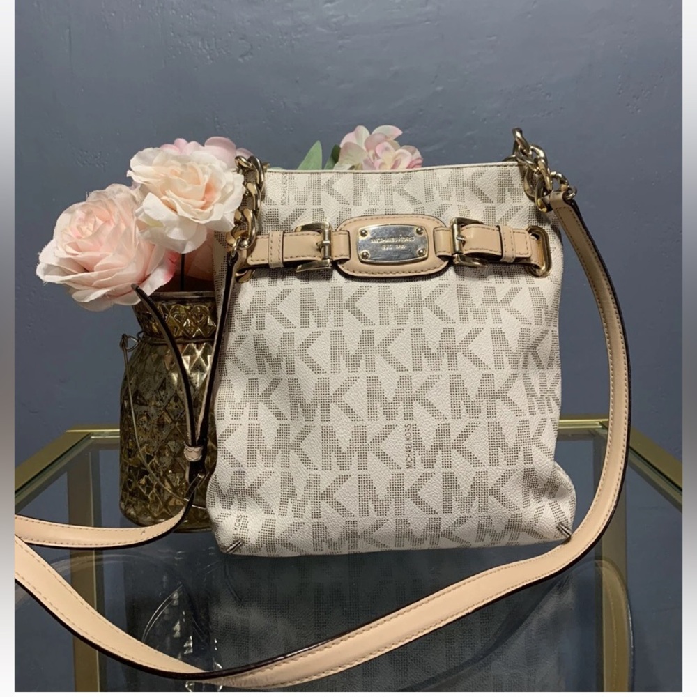 Michael Kors Signature Vanilla Crossbody Messenger Bag